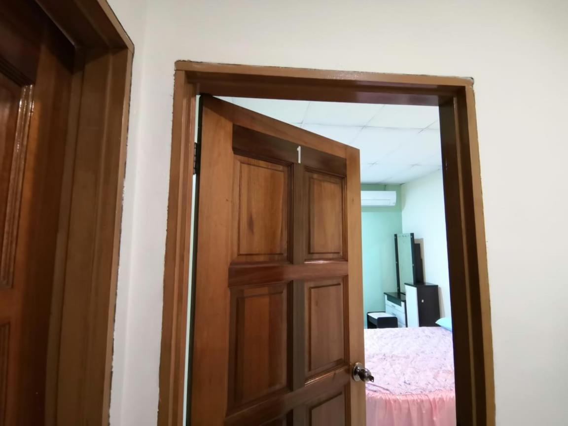Cosy Homestay Ulu Tiram Exterior photo